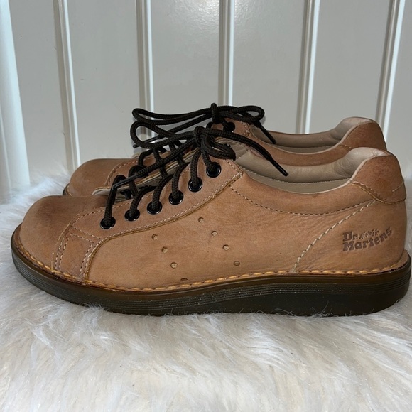 DR.MARTENS Air Wair tan light brown lace up shoe men size 6/women size 8 England - Picture 1 of 17